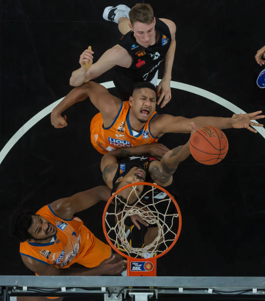 他妻子在初 他妻子在初